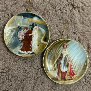 Pair of Duncan Royale 1983 History of America’s Santa Clause Miniature Plates